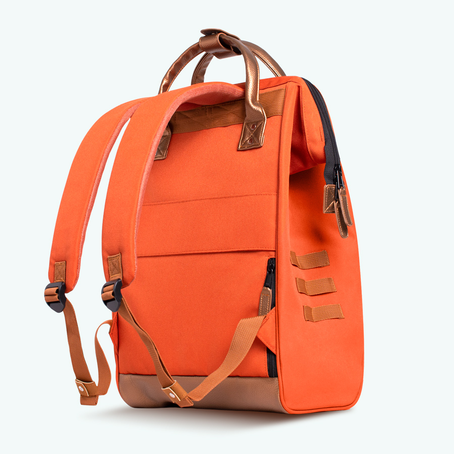 TDM-W22-ADVENTURER-LARGE-BOGOTA-3_4DOS-BD.jpg